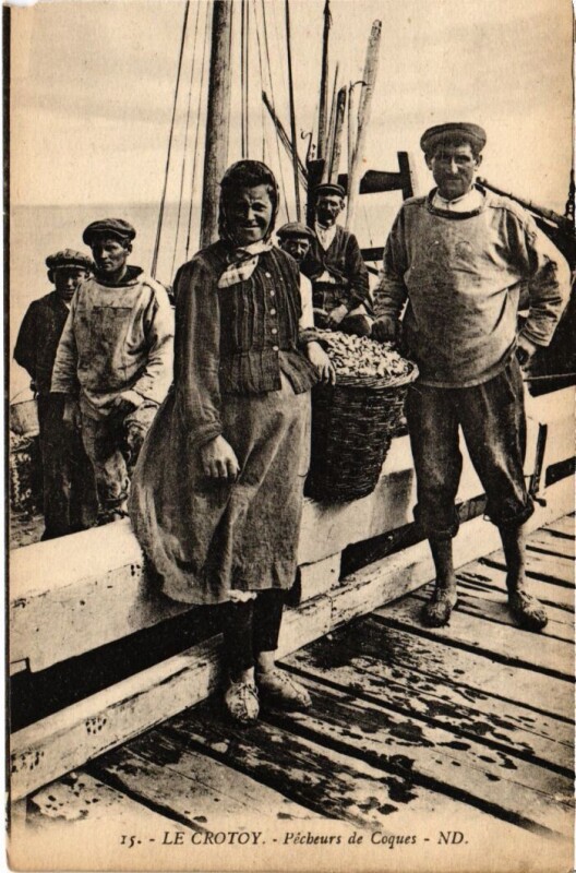 Carte postale ancienne Le Crotoy Pecheurs de Coques au Crotoy