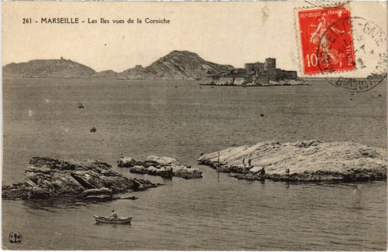 Carte postale ancienne Marseille Les Iles Vues de la Corniche à Marseille