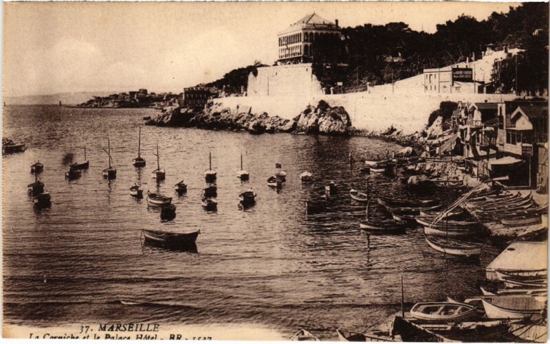 Carte postale ancienne Marseille La Corniche et le Palace Hotel à Marseille