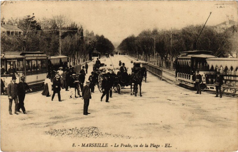 Carte postale ancienne Marseille Le Prado - Vu de la Plage - Tram à Marseille