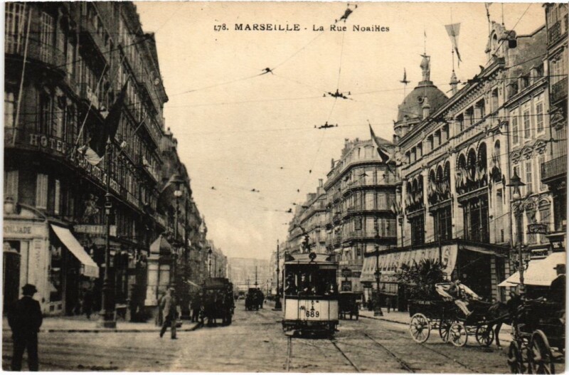 Carte postale ancienne Marseille La Rue Noailles - Tram à Marseille