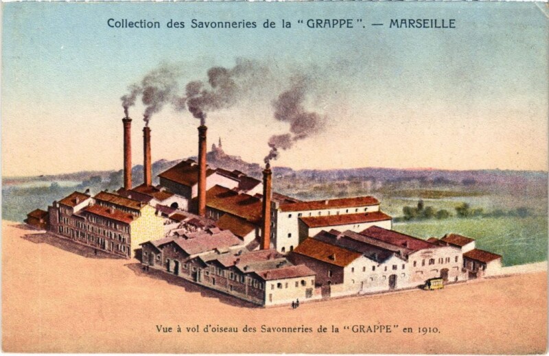 Carte postale ancienne Marseille Vue a Vol d'Oiseau des Savonnieres de la Grappe à Marseille