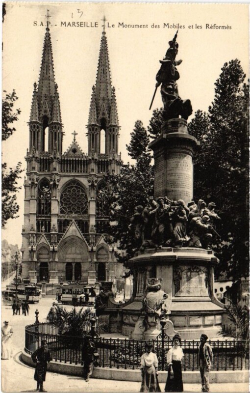 Carte postale ancienne Marseille Le Monument des Mobiles et les Reformes à Marseille