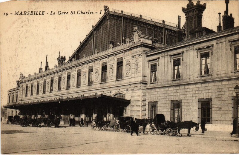 Carte postale ancienne Marseille La Gare Saint-Charles à Arles