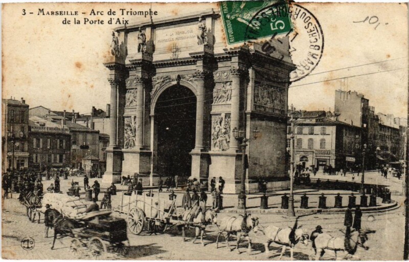 Carte postale ancienne Marseille Arc de Triomphe de la Porte d'Aix à Marseille