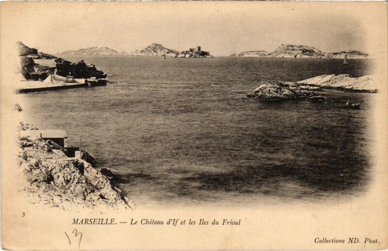 Carte postale ancienne Marseille Le Chateau d'If et les Iles du Frioul à Marseille