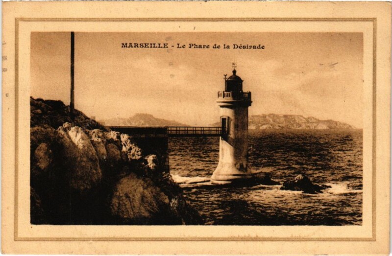 Carte postale ancienne Marseille Le Phare de la Desirade à Marseille