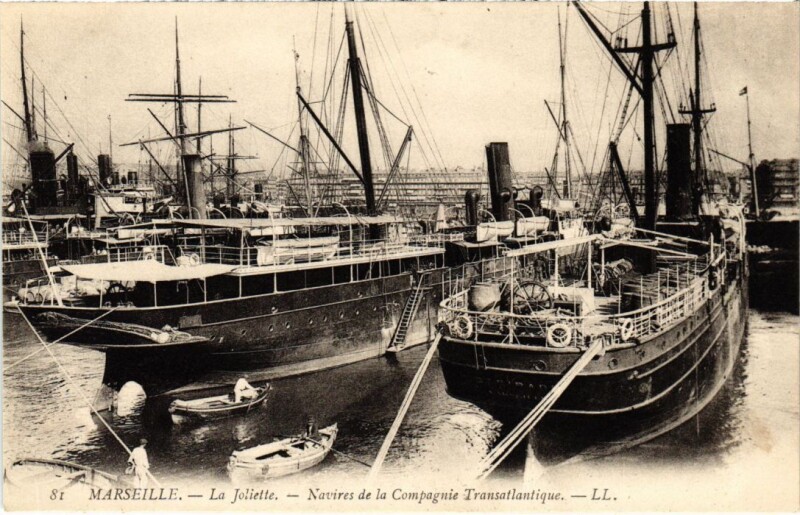 Carte postale ancienne Marseille La Joliette - Navires de la Compagnie Transatlantique à Marseille