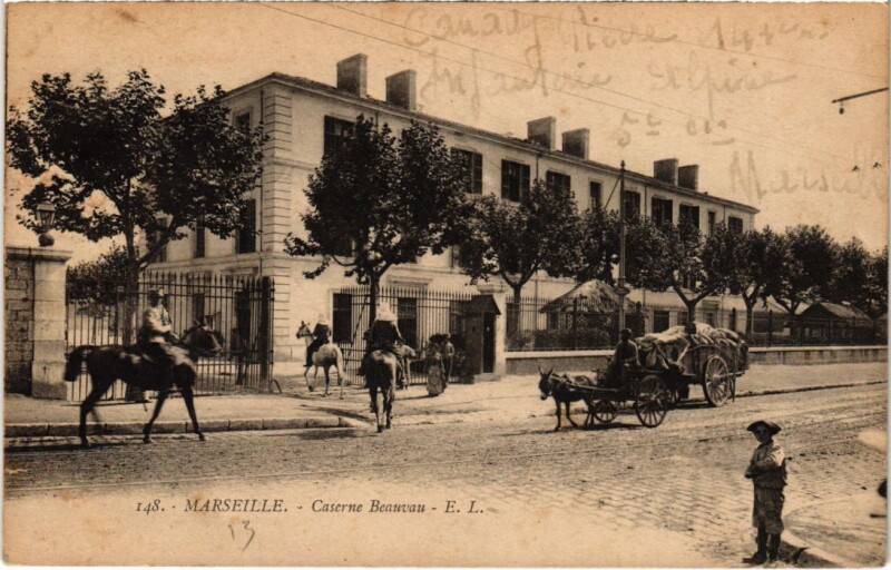 Carte postale ancienne Marseille Caserne Beauvau à Marseille