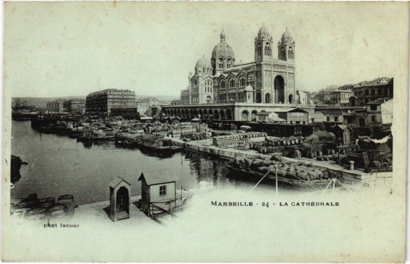 Carte postale ancienne Marseille La Cathedrale à Marseille