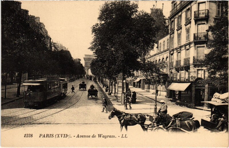 Carte postale ancienne Avenue de Wagram à Paris 17e