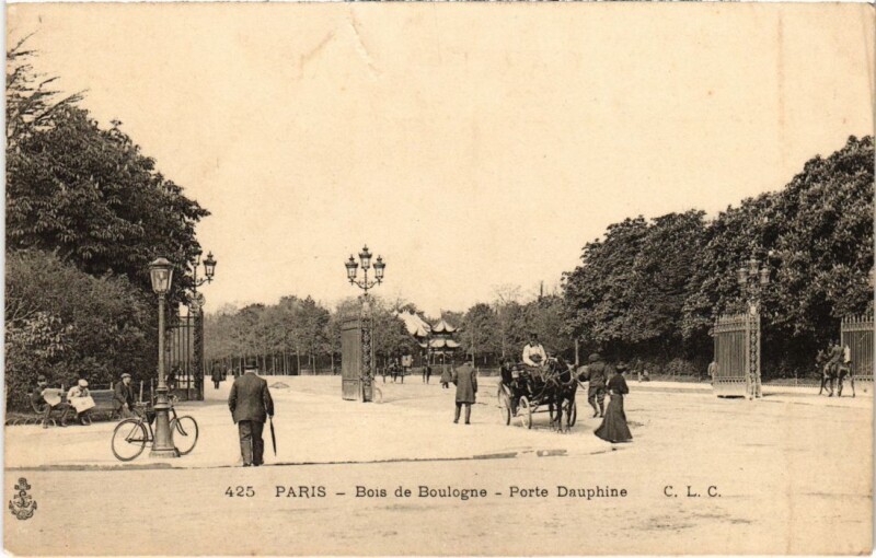 Carte postale ancienne Bois de Boulogne - Porte Dauphine à Paris 16e