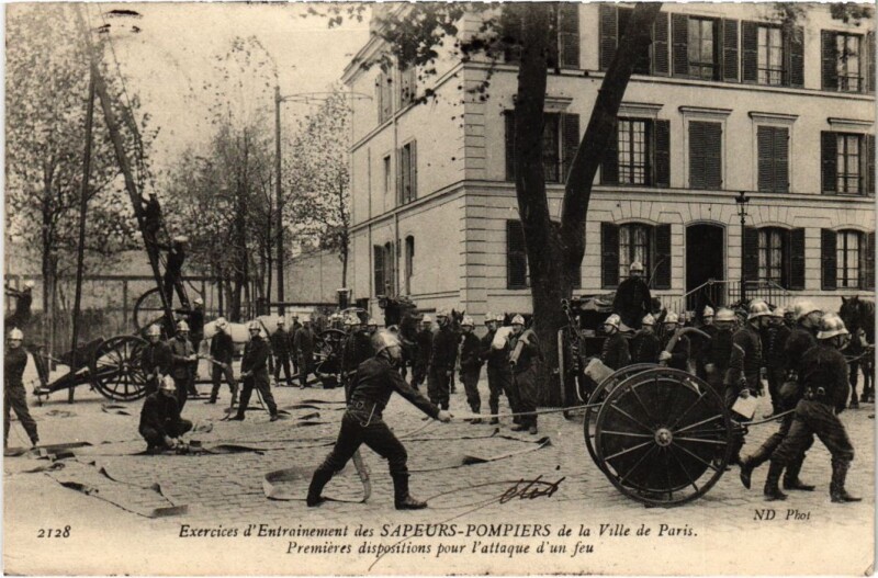 Carte postale ancienne Paris Sapeurs-Pompiers Firefighters Exercice d'entrainement