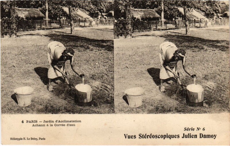 Carte postale ancienne Jardin d'Acclimatation - Achanti à la Corvée d'eau à Paris 16e