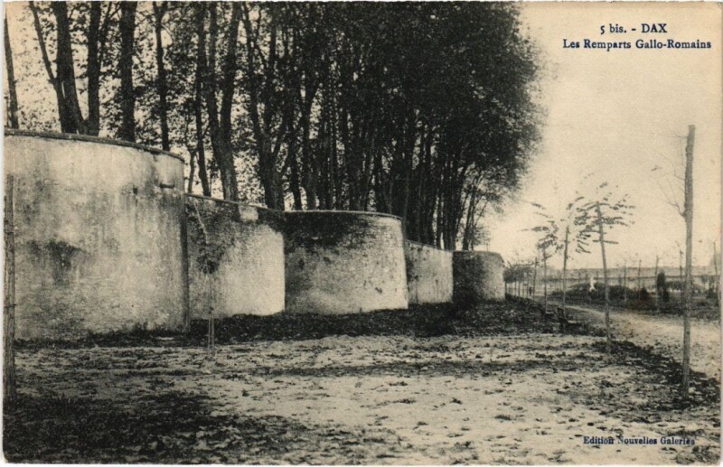 Carte postale ancienne Dax Les Remparts Galllo Romains