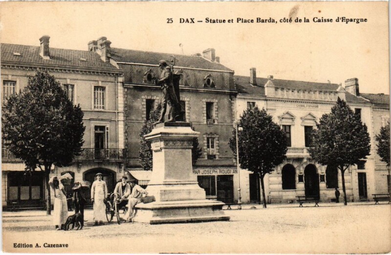 Carte postale ancienne Dax Statue et Place Barda