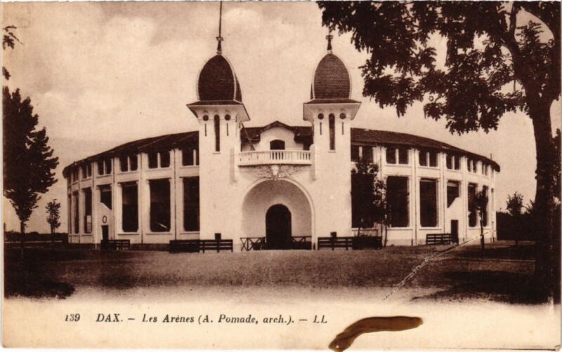Carte postale ancienne Dax Les Arenes
