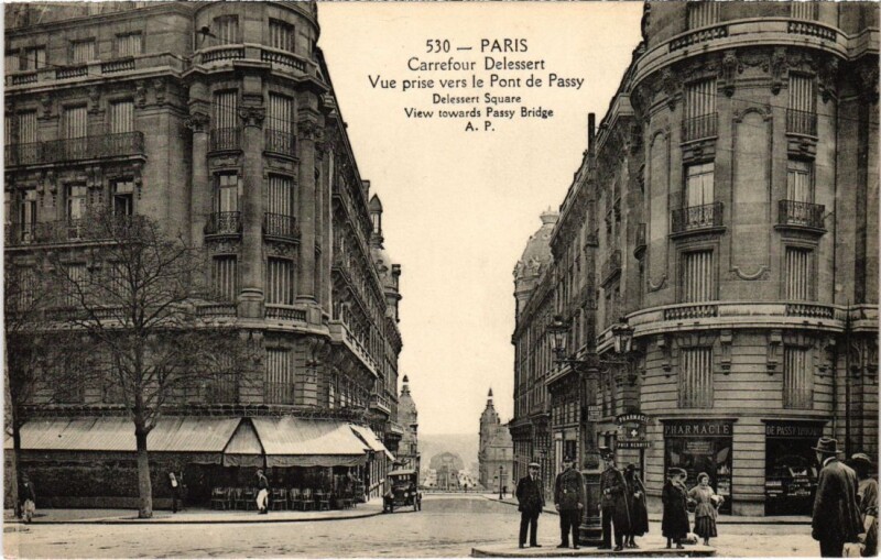 Carte postale ancienne Carrefour Delessert - Vue prise vers le Pont de Passy à Paris 16e