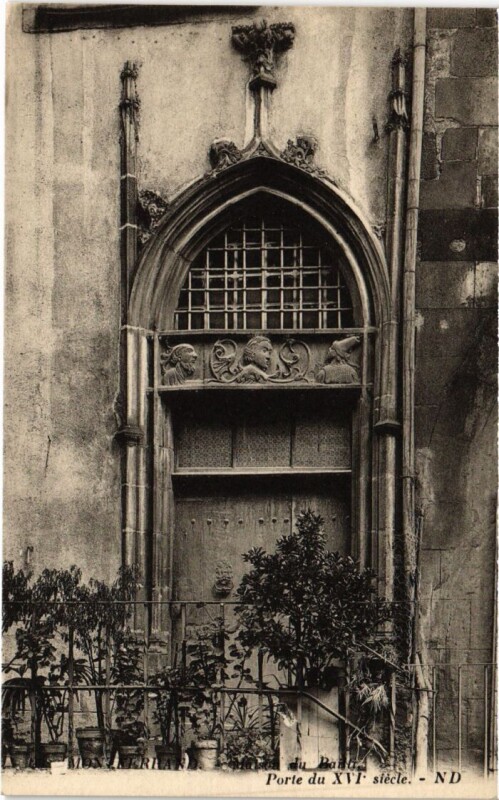 Carte postale ancienne Montferrand Porte du XVIe siecle France