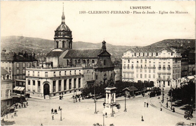 Carte postale ancienne Clermont Ferrand Place de Jaude France à Clermont-Ferrand