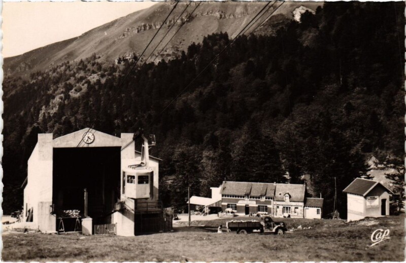 Carte postale ancienne Le Mont Dore La Gare du Teleferique du Sancy France à Mont-Dore