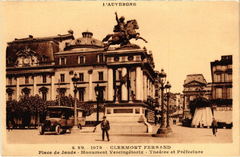 Carte postale ancienne Clermont Ferrand Place de Jaude France à Clermont-Ferrand