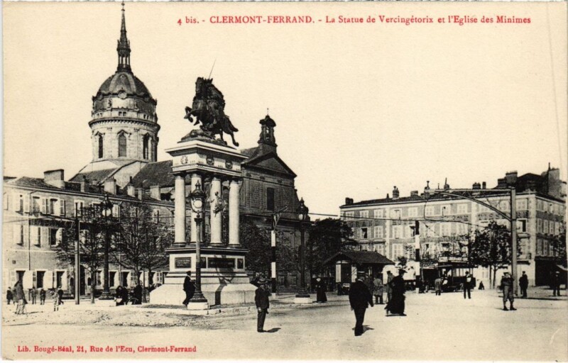 Carte postale ancienne Clermont Ferrand La Statue de Vercingetorix et l'Eglise France à Clermont-Ferrand