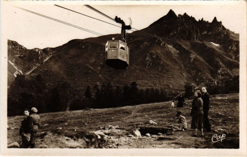 Carte postale ancienne Le Mont Dore Les aiguilles du Diable France à Mont-Dore