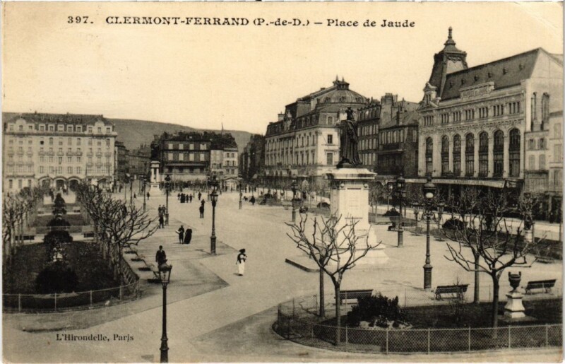 Carte postale ancienne Clermont Ferrand Place de Jaude France à Clermont-Ferrand
