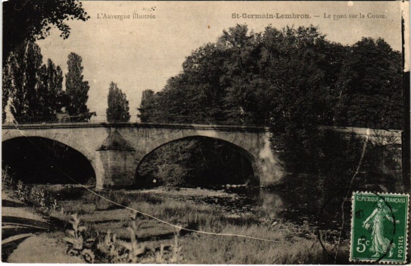 Carte postale ancienne Saint-Germain-Lembron Le Pont sur la Couze France à Saint-Germain-Lembron
