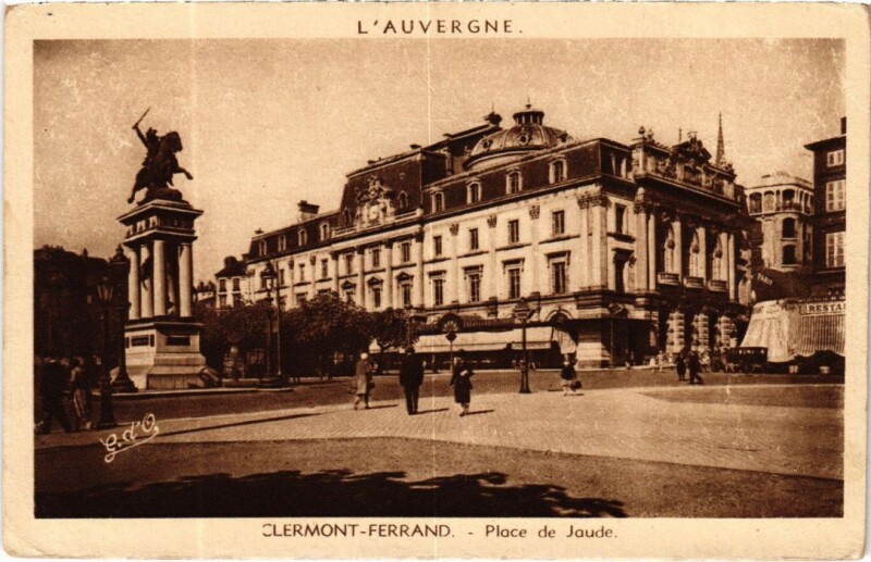 Carte postale ancienne Clermont Ferrand Place de Jaude France à Clermont-Ferrand