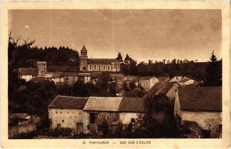 Carte postale ancienne Pontaumur Vue sur L'Eglise France à Pontaumur