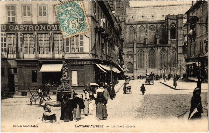 Carte postale ancienne Clermont Ferrand La Place Royale France à Clermont-Ferrand