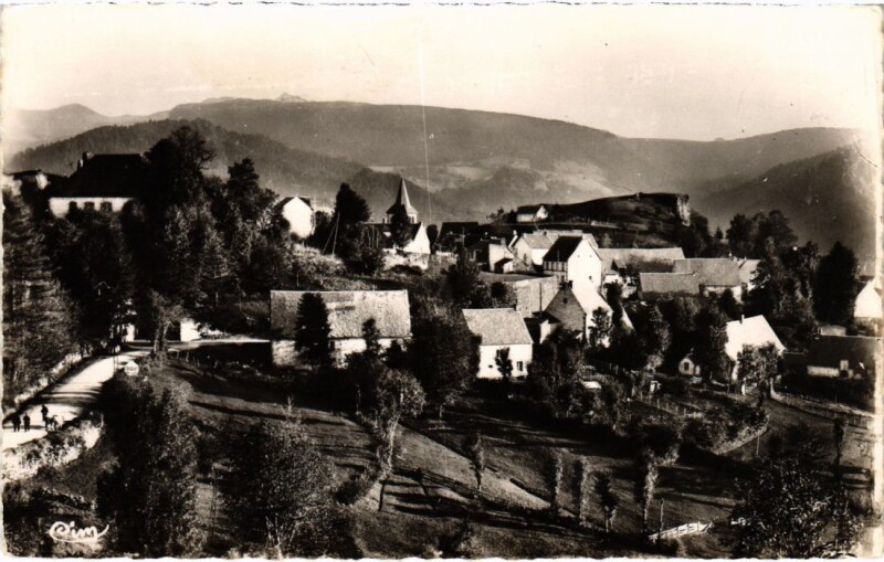 Carte postale ancienne Murat le Quaire vue Generale et Ruines du Chateau France à Murat-le-Quaire