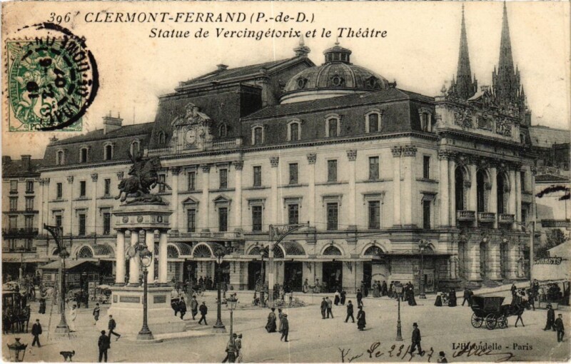 Carte postale ancienne Clermont Ferrand Statue de Vercingetorix et le Theatre France à Clermont-Ferrand