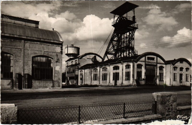 Carte postale ancienne Mines de Messeix Puits Saint-Louis France à Messeix