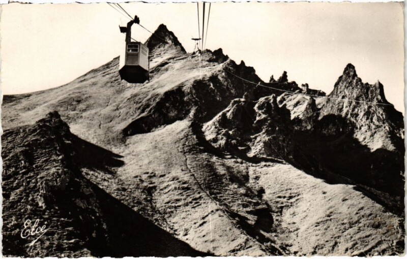 Carte postale ancienne Le Mont Dore Une Nacelle en route vers le Sommet du Sancy France à Mont-Dore