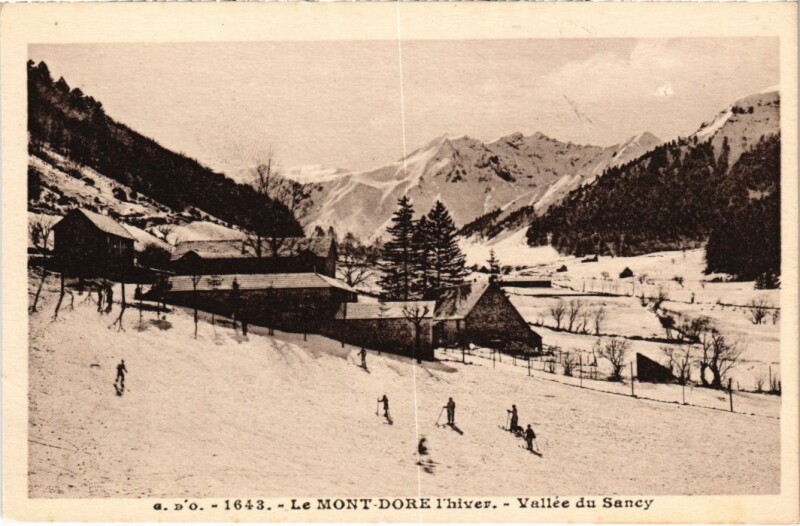 Carte postale ancienne Le Mont Dore Vallee du Sancy France à Mont-Dore