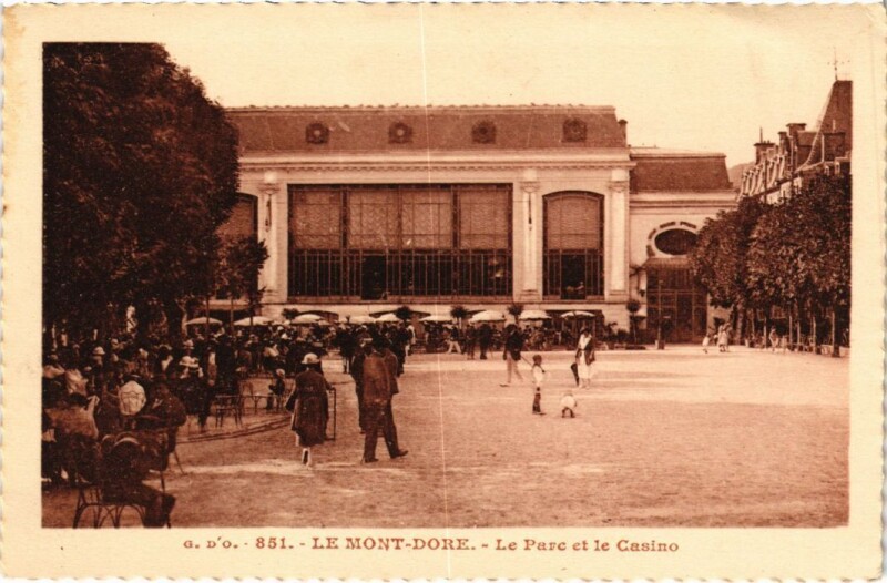 Carte postale ancienne Le Mont Dore Le Parc et le Casino France à Mont-Dore