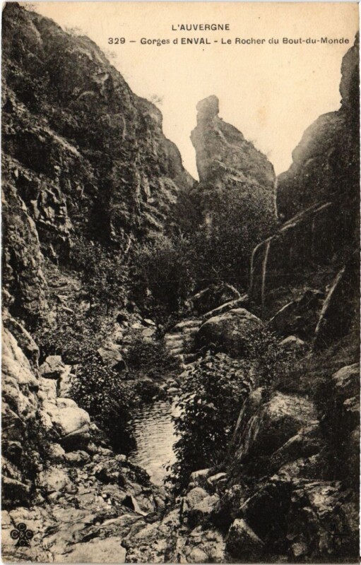 Carte postale ancienne L'Auvergne Gorges d Enval-Le Rocher du Bout-du-Monde France à Enval