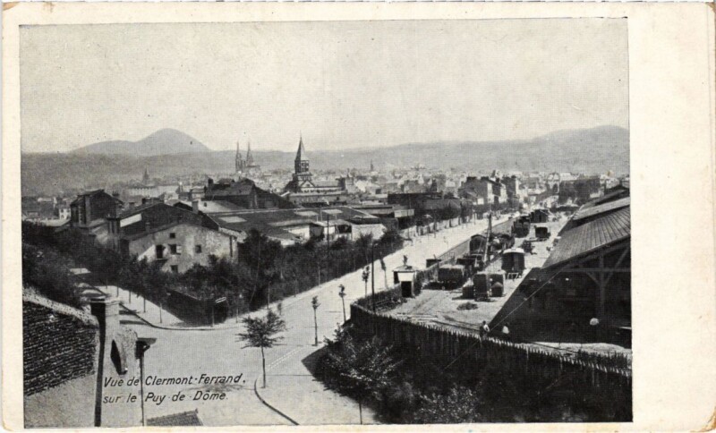 Carte postale ancienne Vue de Clermont-Ferrand sur le Puy de Dome France à Clermont-Ferrand