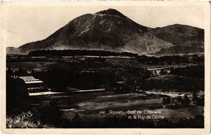 Carte postale ancienne Royat Golf de Charade et le Puy de Dome France à Royat