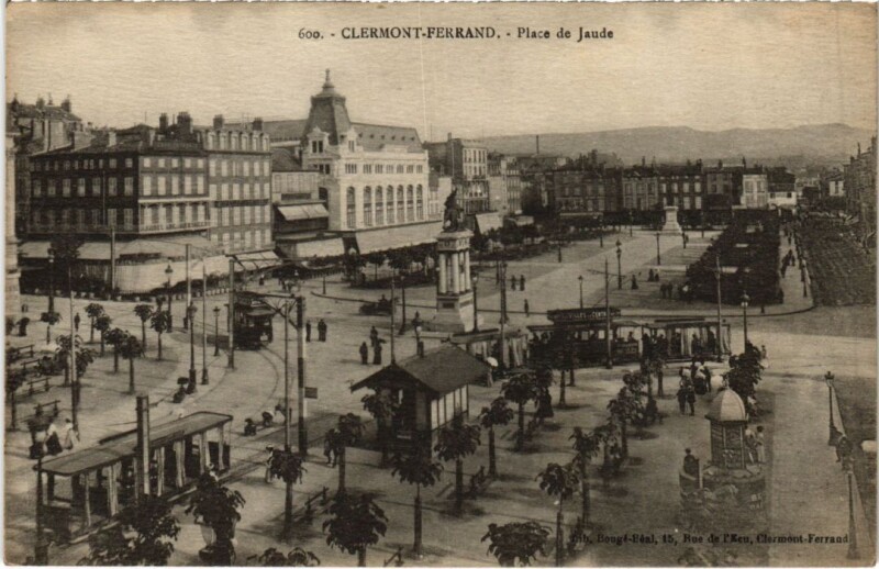 Carte postale ancienne Clermont Ferrand Place de Jaude France à Clermont-Ferrand