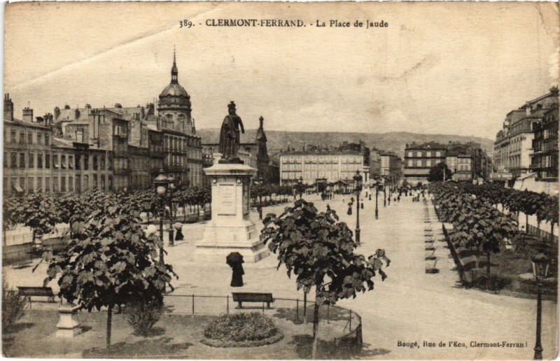 Carte postale ancienne Clermont Ferrand La Place de Jaude France à Clermont-Ferrand