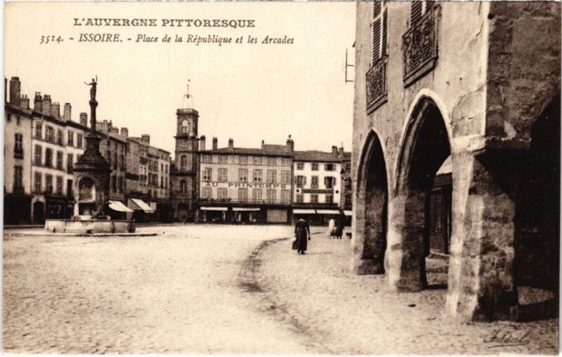 Carte postale ancienne Issoire Place de la Republique France à Issoire