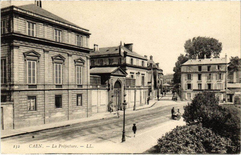 Carte postale ancienne Caen La Prefecture France
