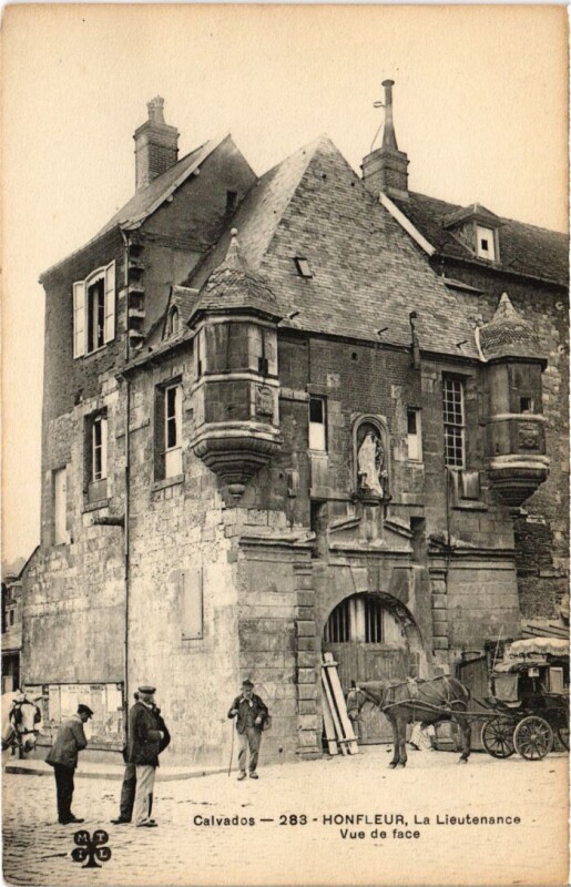 Carte postale ancienne Honfleur La Lieutenance, Vue de face France à Honfleur