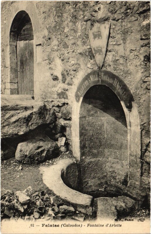 Carte postale ancienne Falaise Fontaine d'Arlette France à Falaise