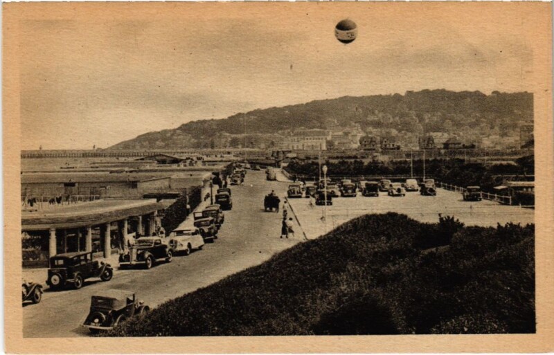 Carte postale ancienne Deauville Vue generale vers le Port France à Deauville