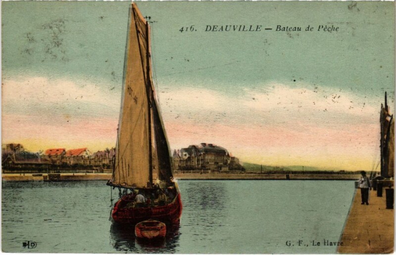 Carte postale ancienne Deauville Bateau de Peche France à Deauville